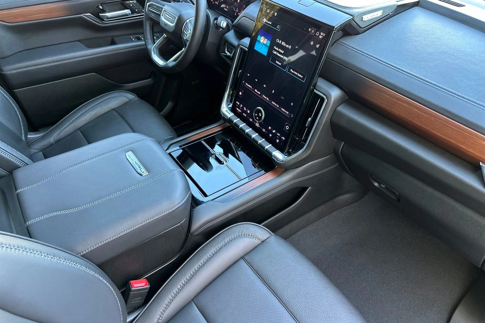 Used 2026  GMC Denali image 16
