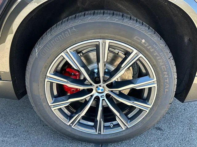 New 2026 Manhattan Green Metallic BMW xDrive50e image 8
