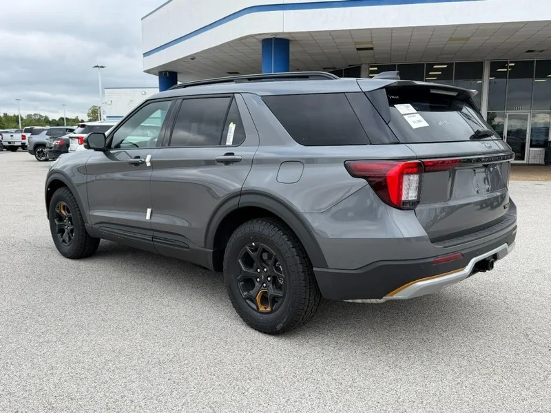 New 2026 Carbonized Gray Metallic Ford Tremor 4WD image 3