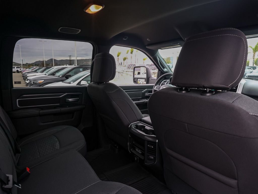 New 2026 Ceramic Gray Clear-Coat Exterior Paint RAM Big Horn Night Edition image 15