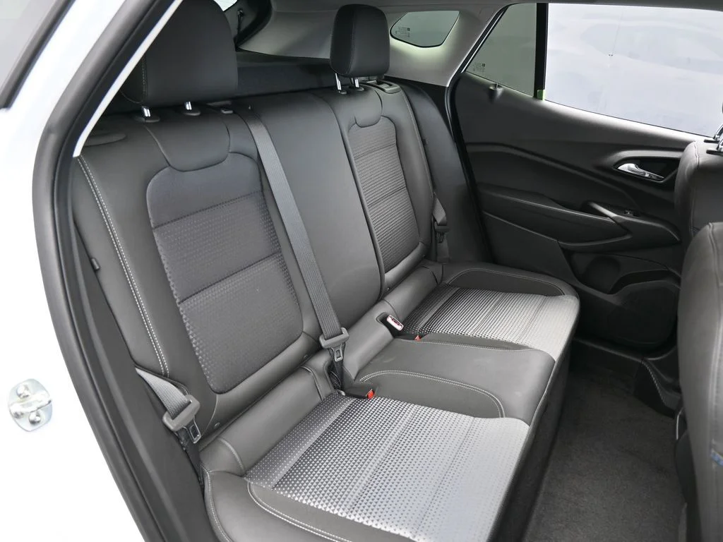 Used 2025 Summit White Chevrolet LT image 44