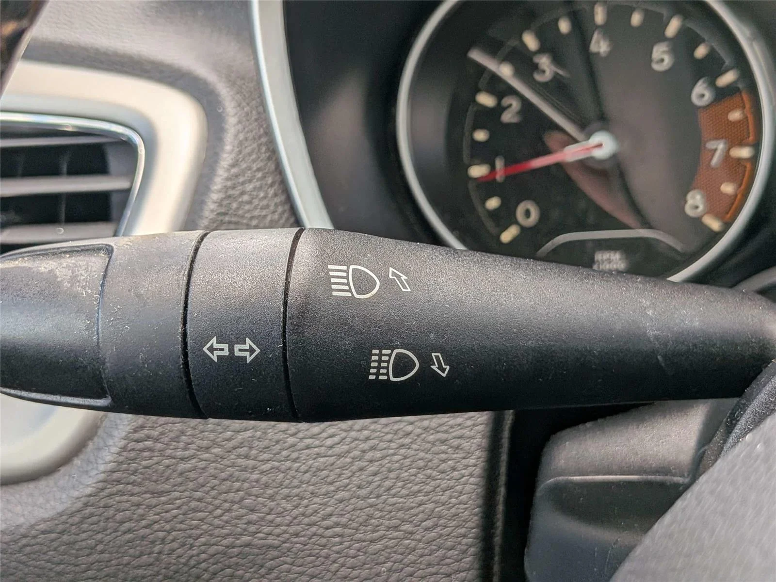 Used 2021  Jeep Latitude image 28
