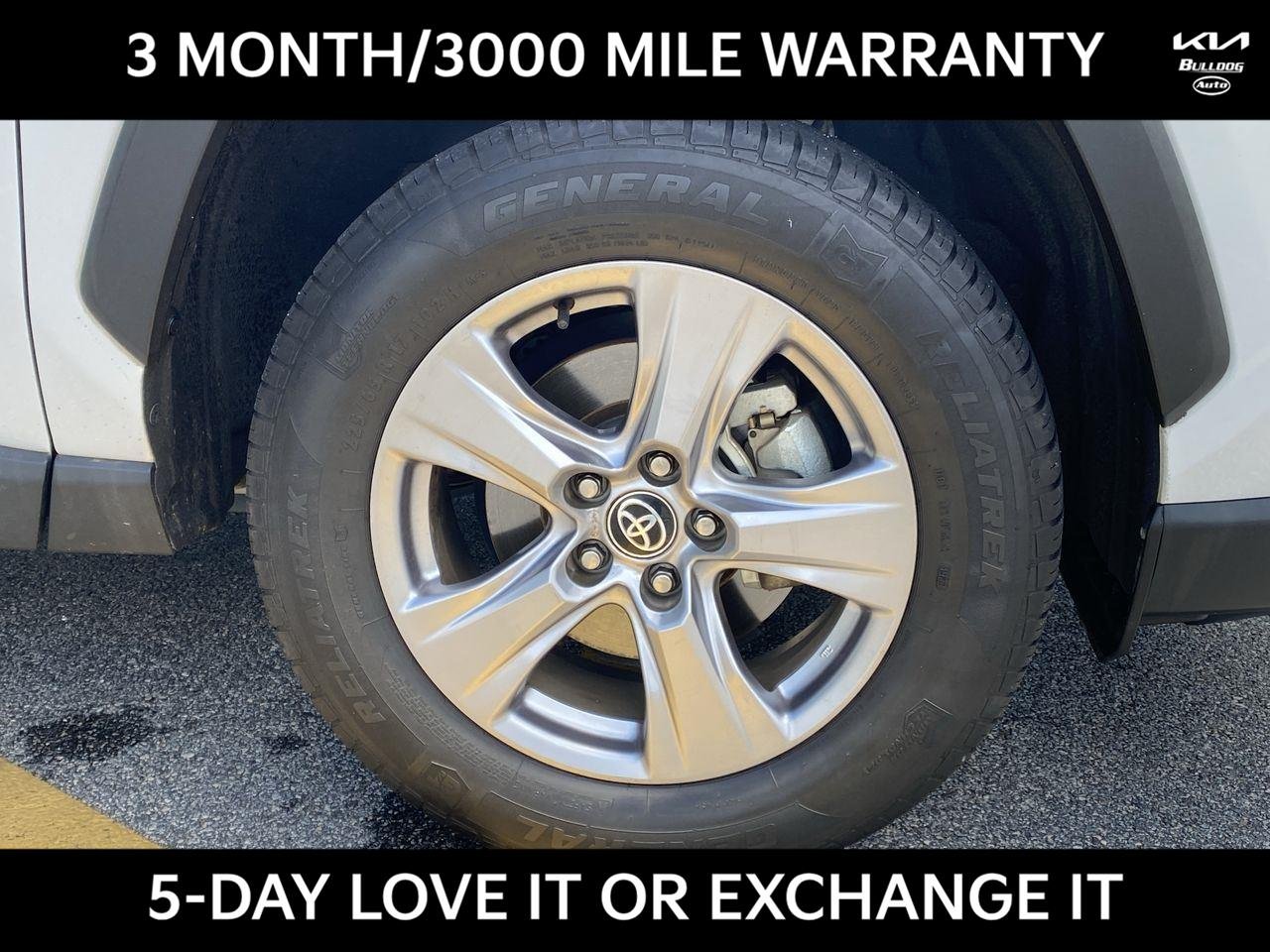 Used 2022 White Toyota XLE image 14