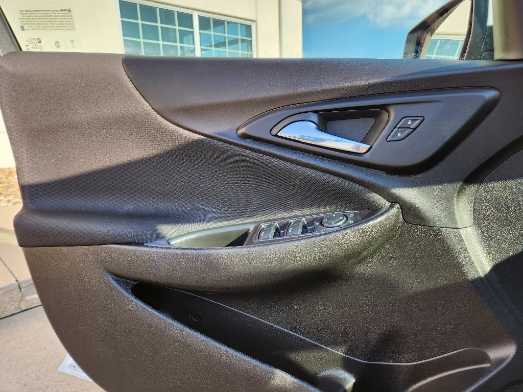 Used 2024 Summit White Chevrolet LT image 17