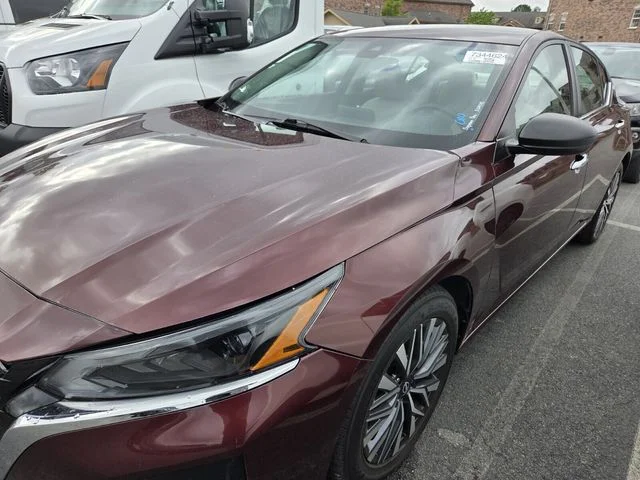 Used 2024 Red Nissan 2.5 SV image 10