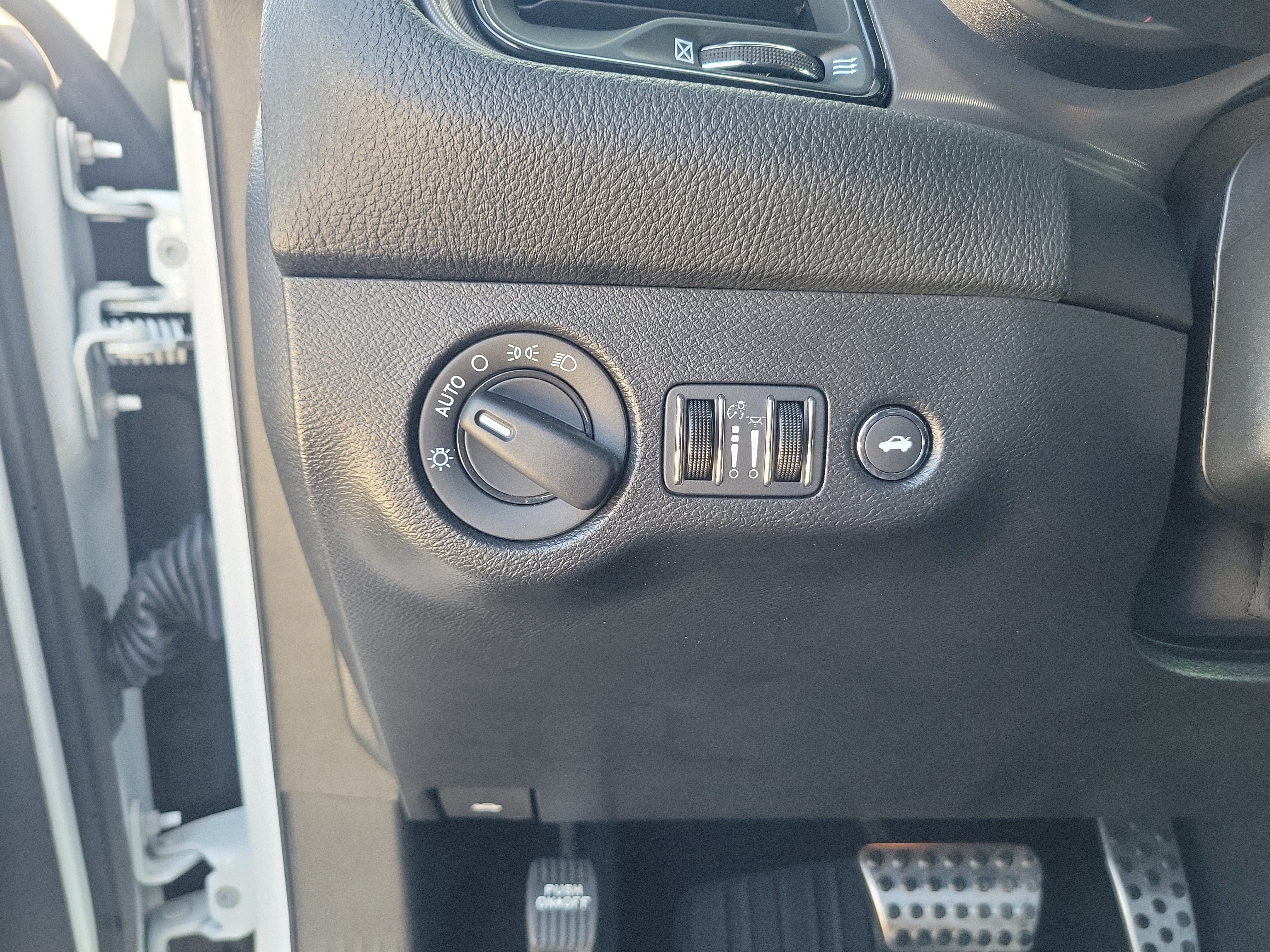 Used 2023 White Knuckle Clearcoat Dodge R/T image 19