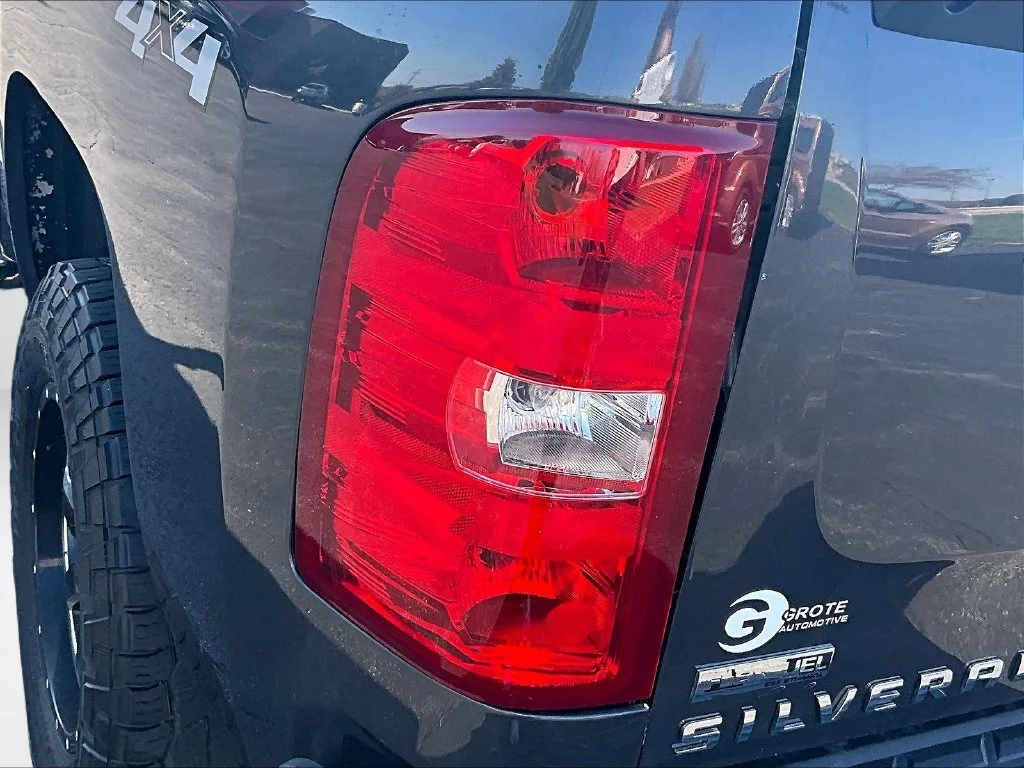 Used 2010  Chevrolet LT image 26