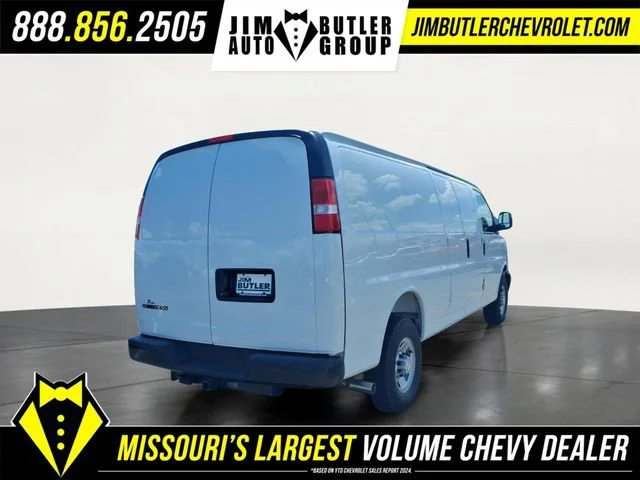 New 2026 Summit White Chevrolet WT image 19