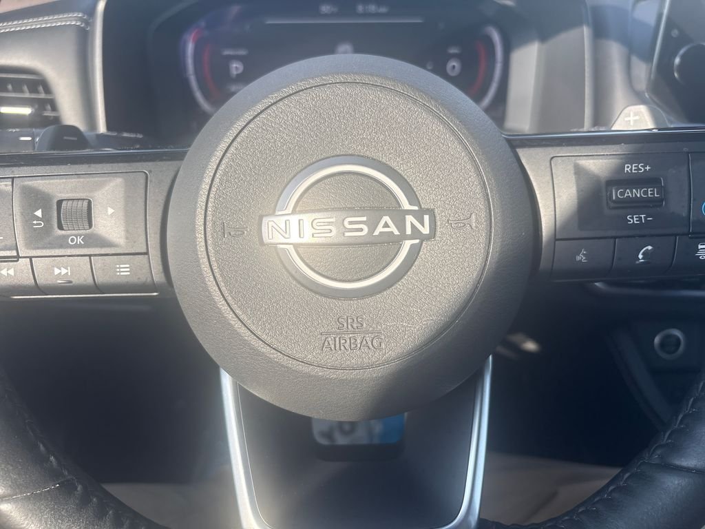 Used 2023 Black Nissan Platinum image 15