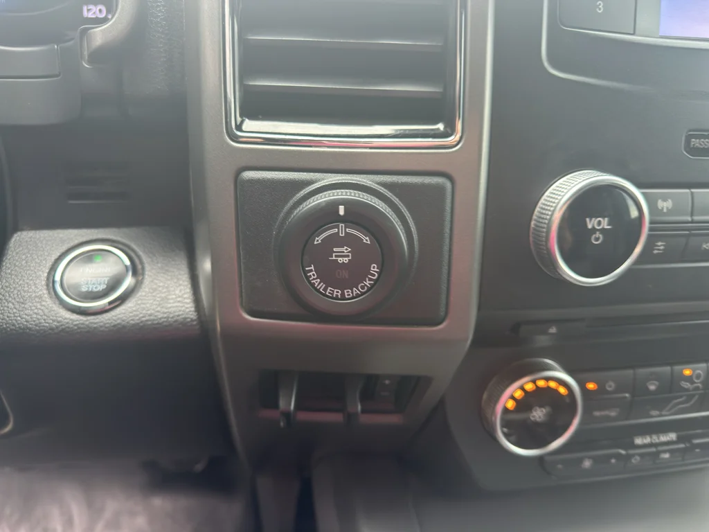 Used 2018 Shadow Black Ford XLT image 17