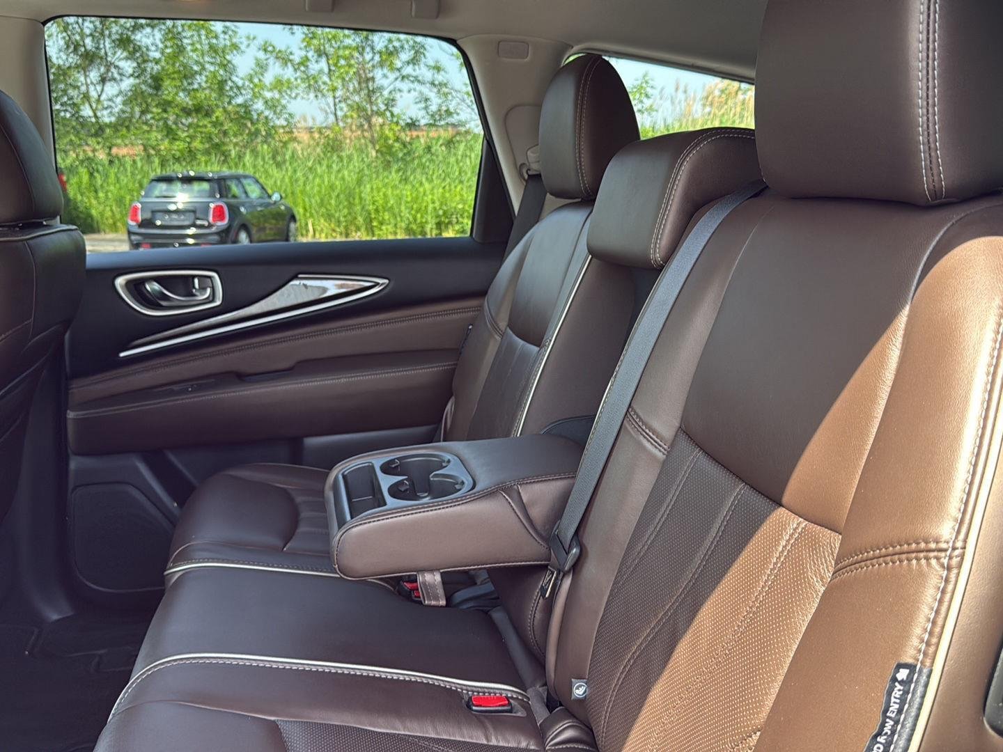 Used 2020 Majestic White INFINITI LUXE image 9