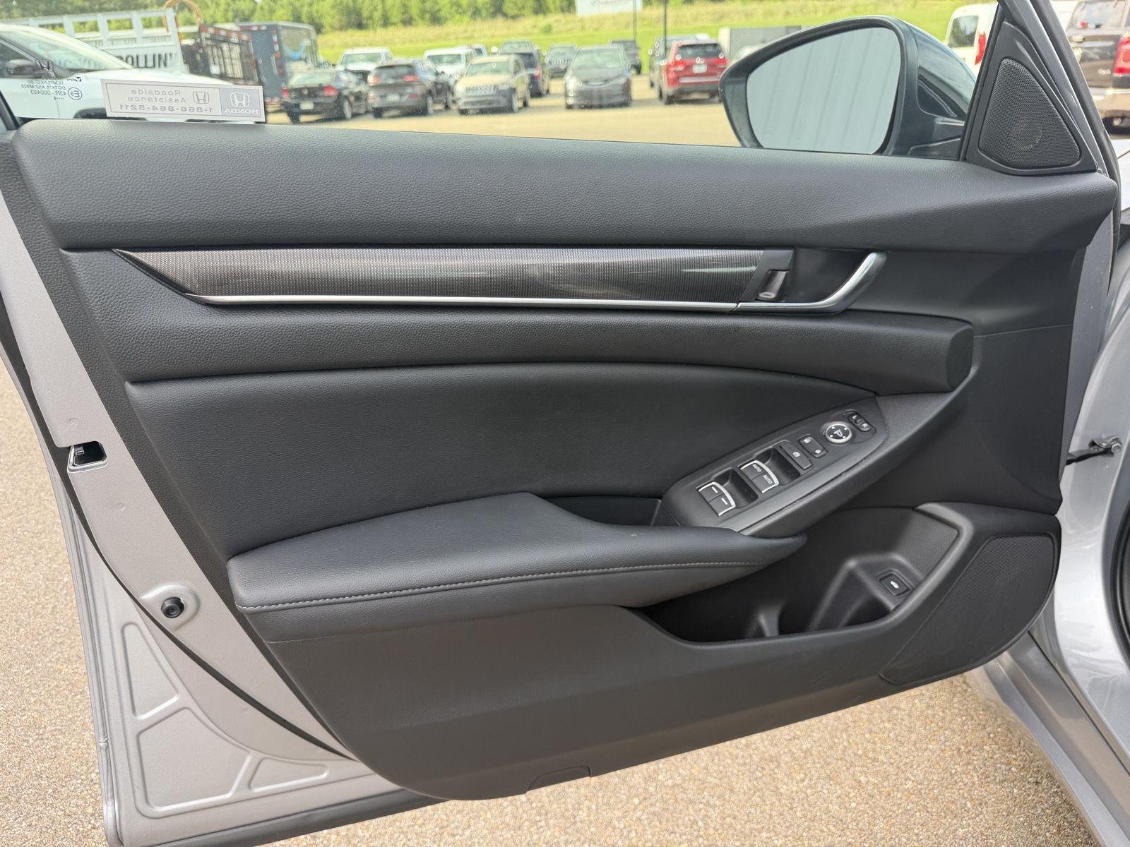 Used 2022 Lunar Silver Metallic Honda Sport Special Edition image 15