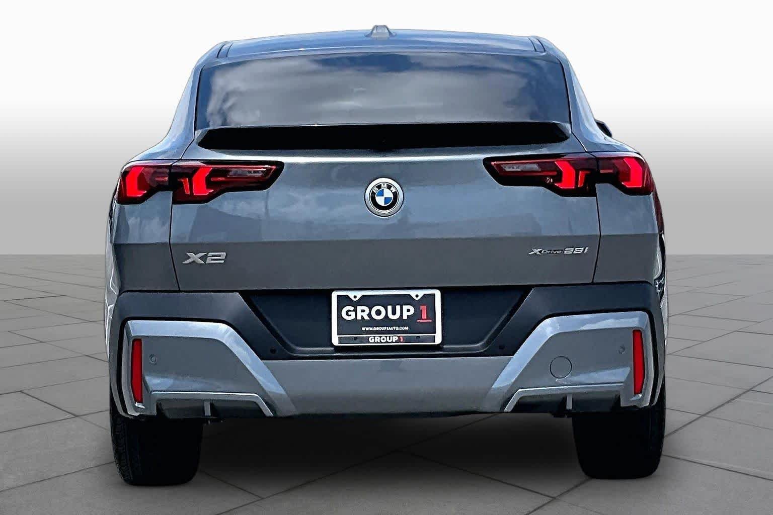 Used 2026 Skyscraper Grey Metallic BMW xDrive28i image 4