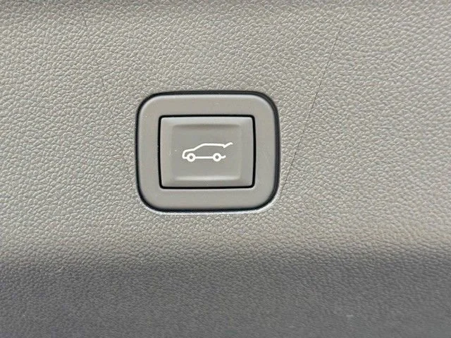 2025 Chevrolet Suburban Premier - Photo 39