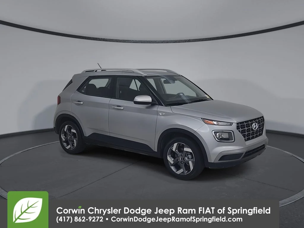 Used 2025 Silver Hyundai SEL image 3