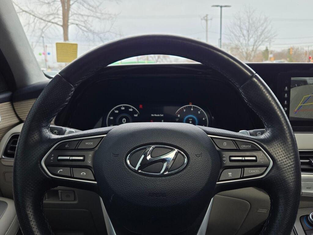 Used 2022 Red Hyundai Calligraphy image 30