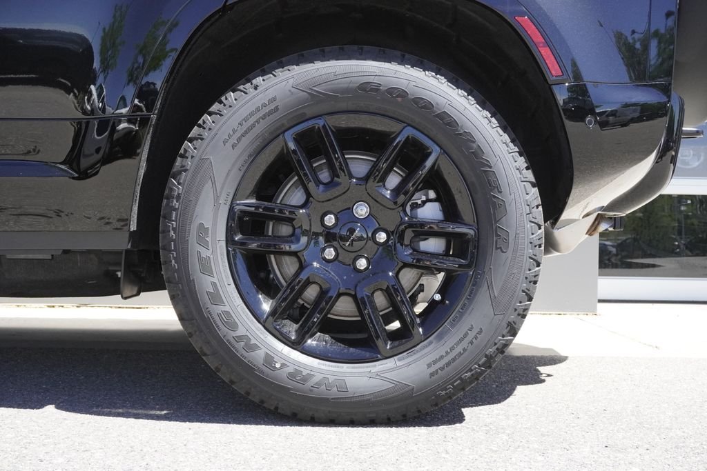 New 2026 Santorini Black Land Rover X-Dynamic SE image 35