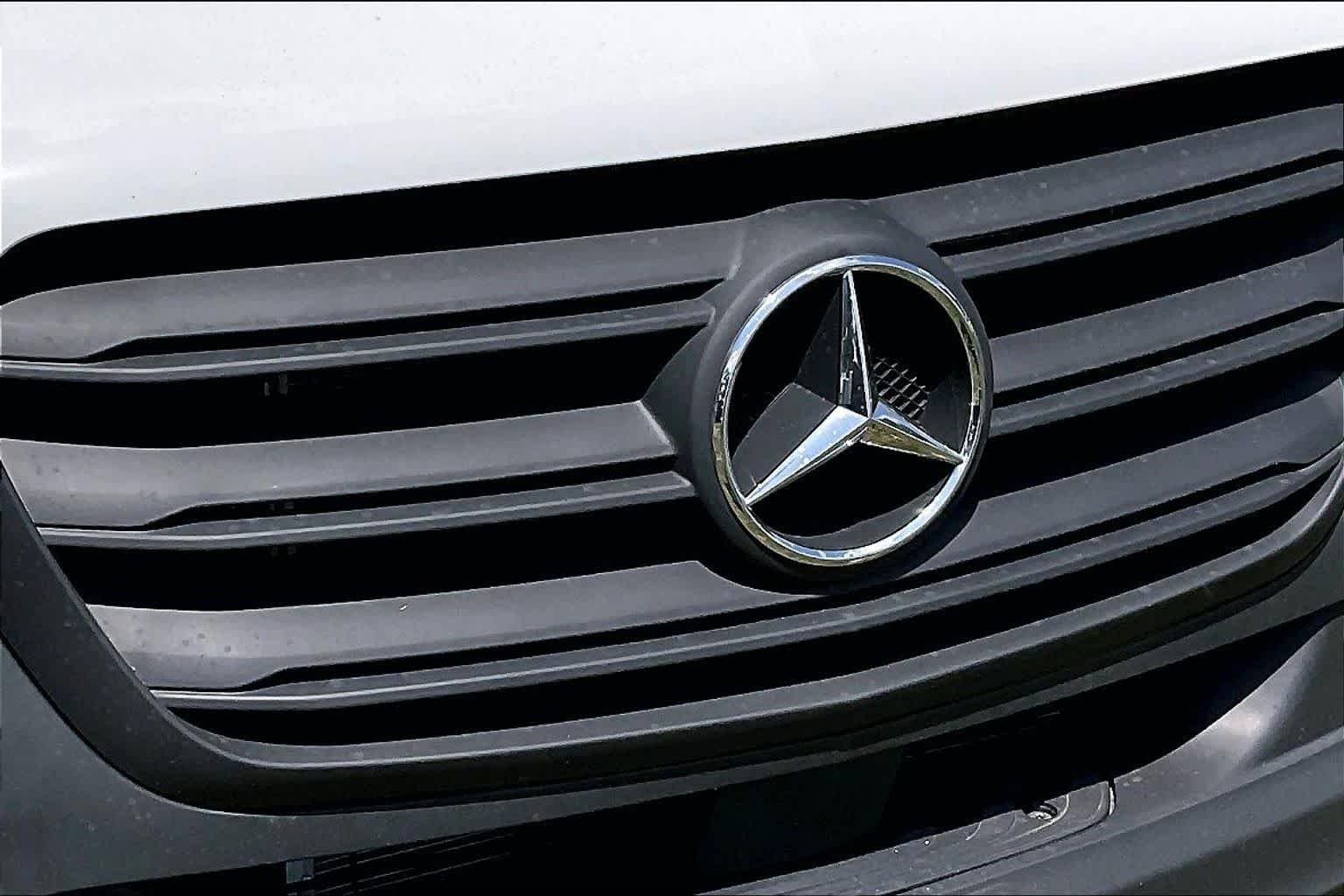 Used 2025 Arctic White Mercedes-Benz  image 27