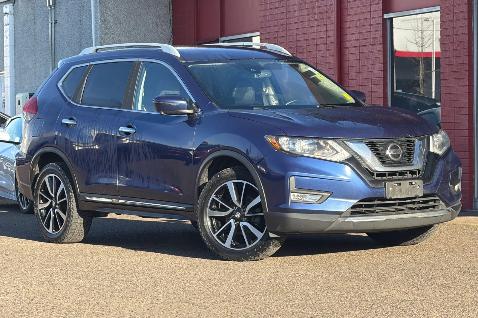 Used 2019 Caspian Blue Metallic Nissan SL image 2
