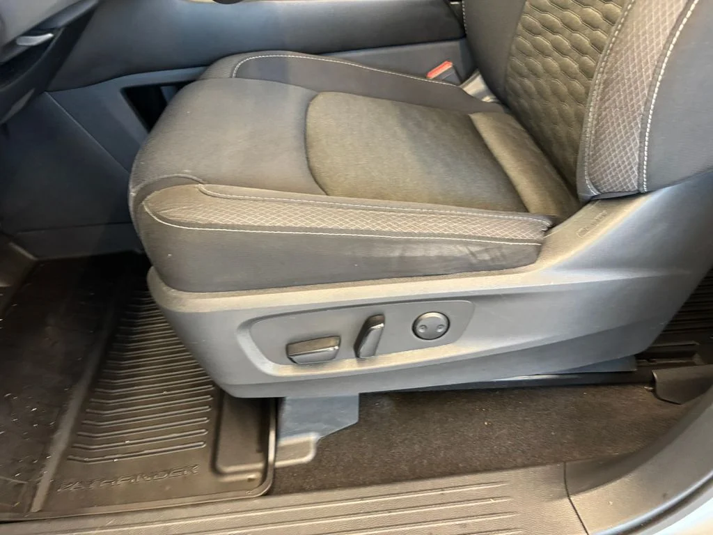 Used 2023 Silver Nissan SV image 9