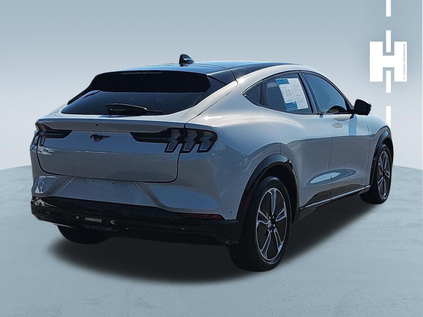 Used 2023 White Metallic Ford Premium image 3