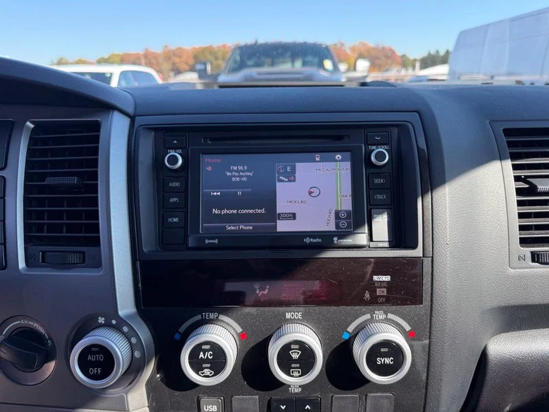 Used 2016 White Toyota SR5 image 9