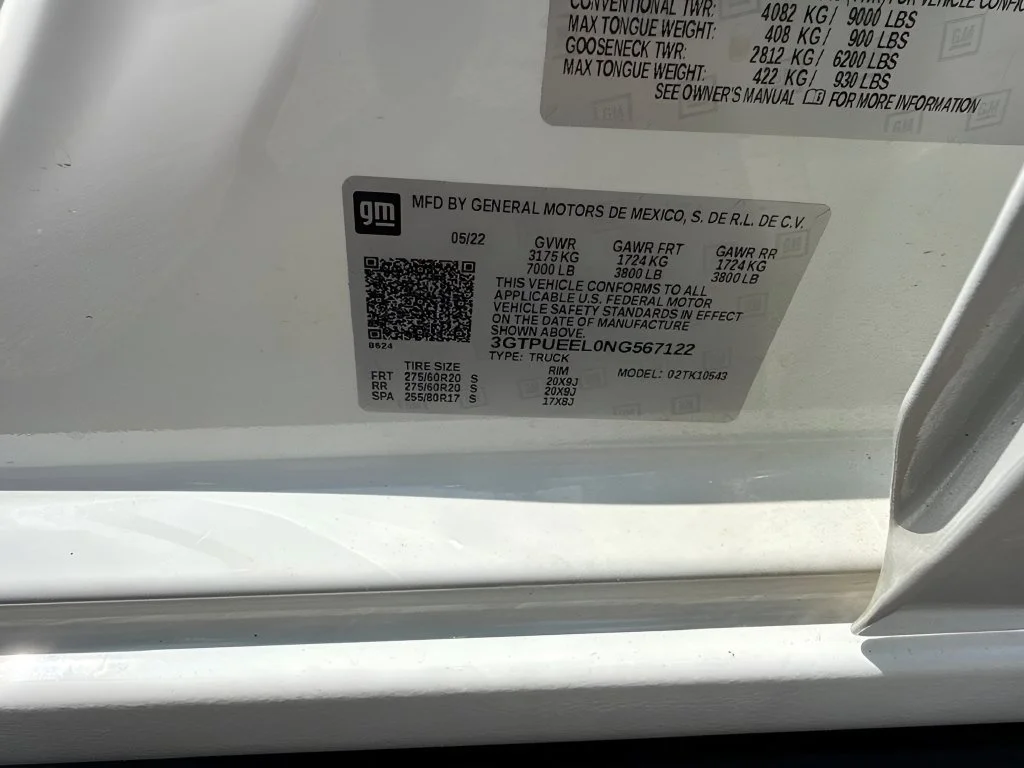 Used 2022 Summit White GMC AT4 image 35