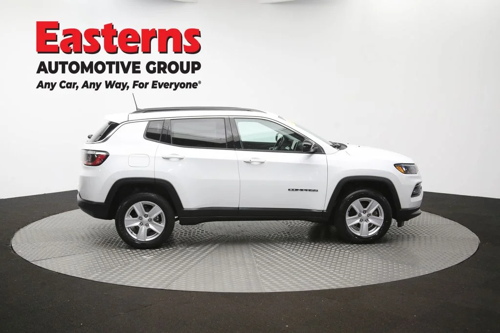 Used 2022 White Jeep Latitude image 44