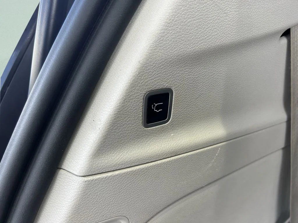Used 2021 White Chrysler Touring L image 16