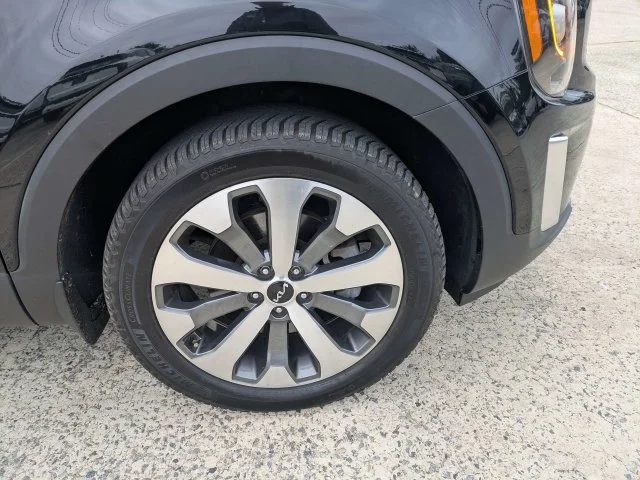 Used 2022 Black Kia EX image 11
