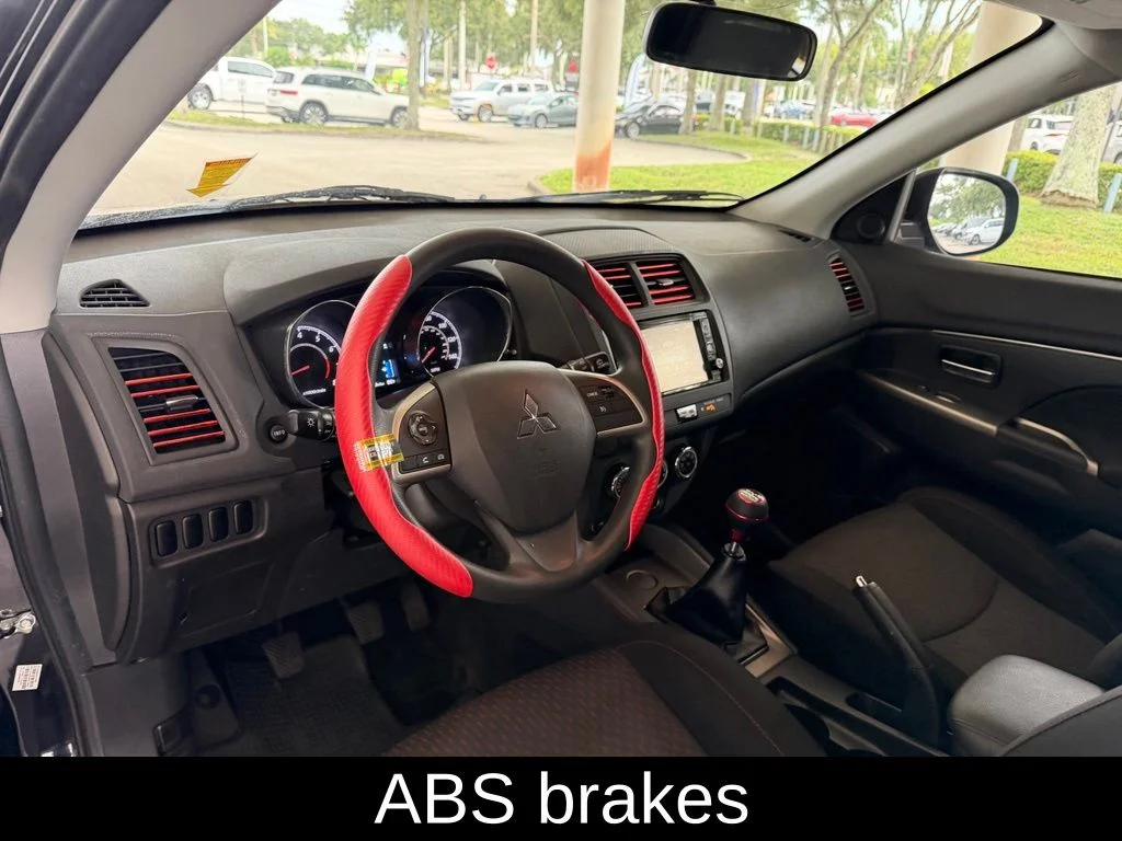 Used 2019 Black Mitsubishi 2.0 SE image 6
