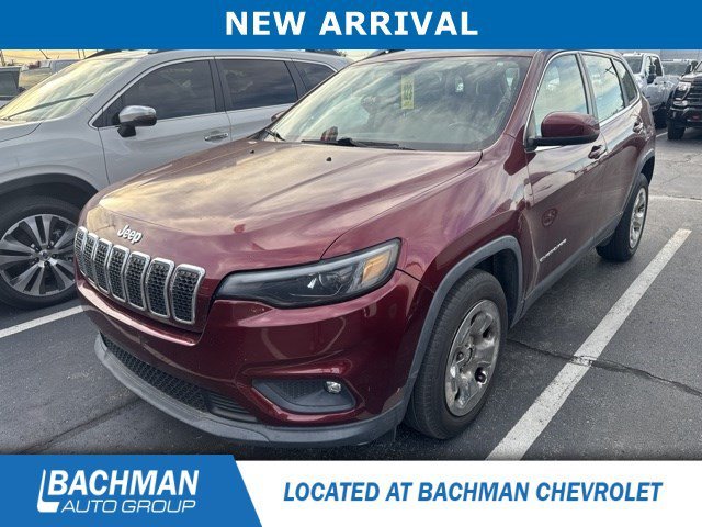 Used 2019 Velvet Red Pearlcoat Jeep Latitude image 4