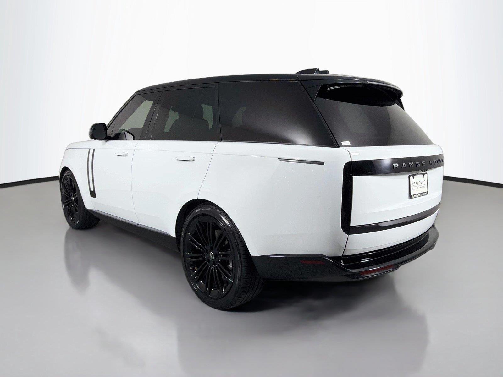 Certified Used 2024 Fuji White Land Rover SE image 7