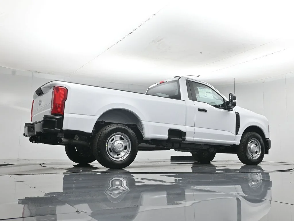 New 2027 Oxford White Ford XLT image 43