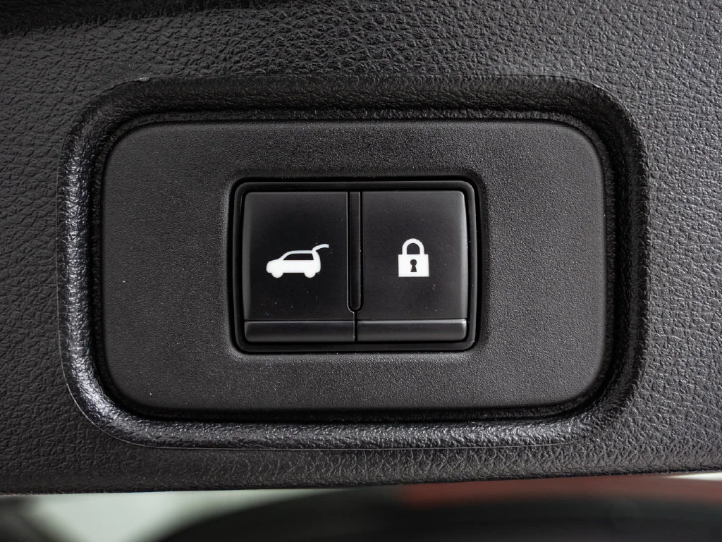 Used 2023 Obsidian Green Pearl Nissan Platinum image 23