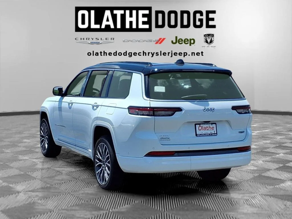 New 2026 Bright White Clear-Coat Exterior Paint Jeep Summit image 3