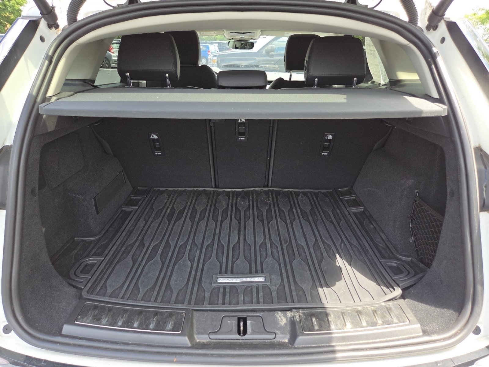 Used 2023 Fuji White Land Rover Dynamic image 25