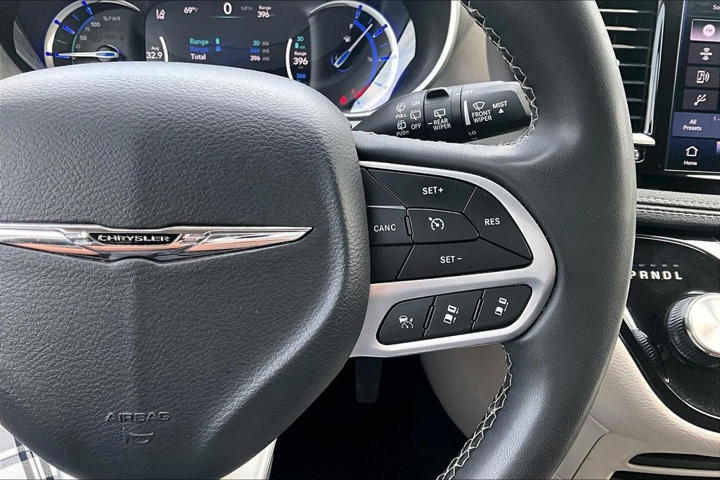 Used 2023 White Chrysler Touring L image 19