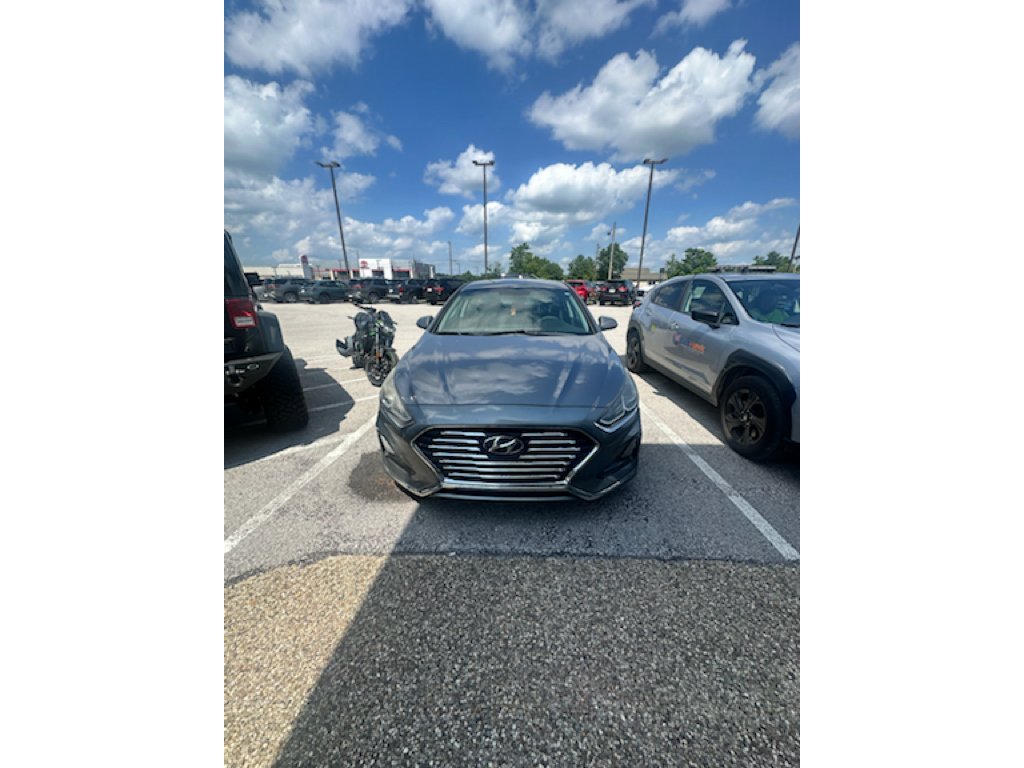 Used 2019 Machine Gray Hyundai SE image 8
