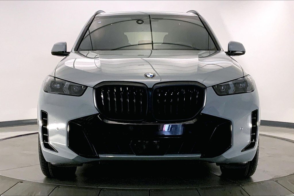 Used 2024 Gray Metallic BMW xDrive40i image 2