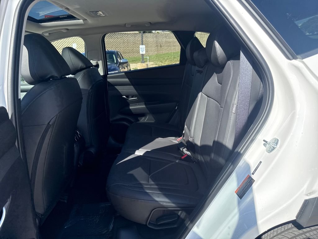 New 2026 White Hyundai SEL Premium image 25