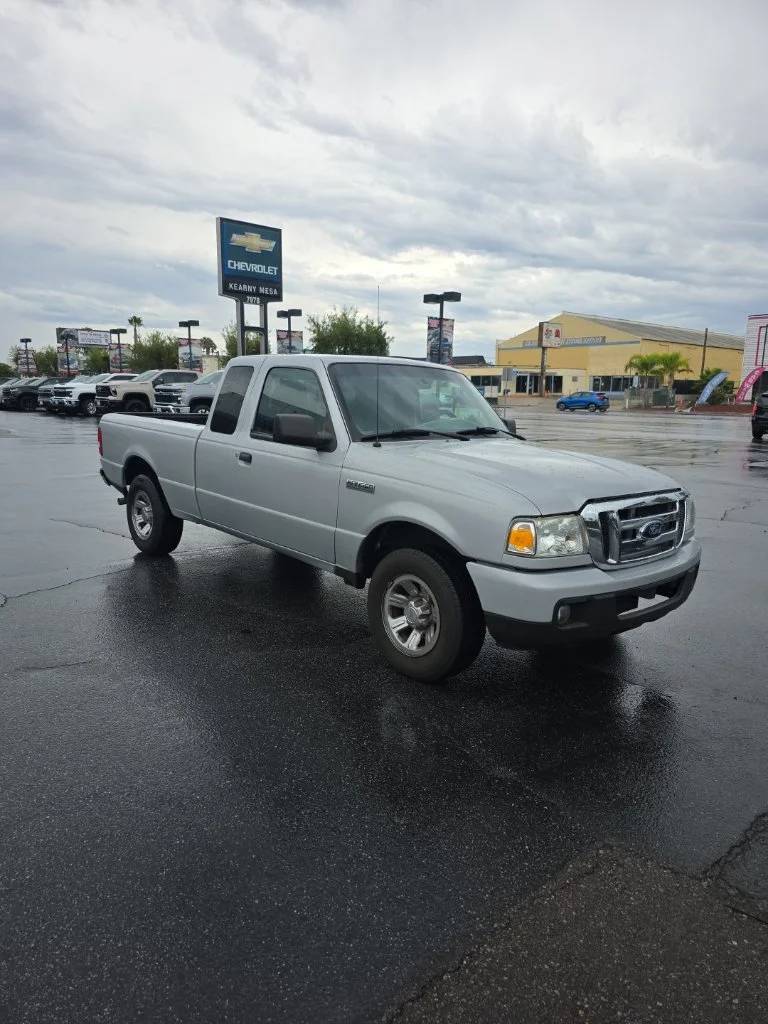 Used 2006 Silver Ford  image 8