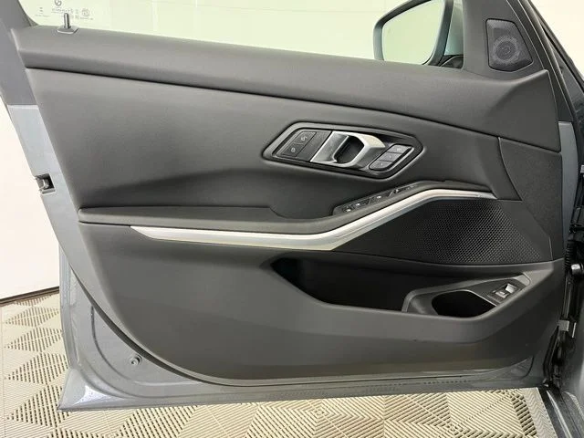 2025 BMW 3 Series 330i - Photo 10
