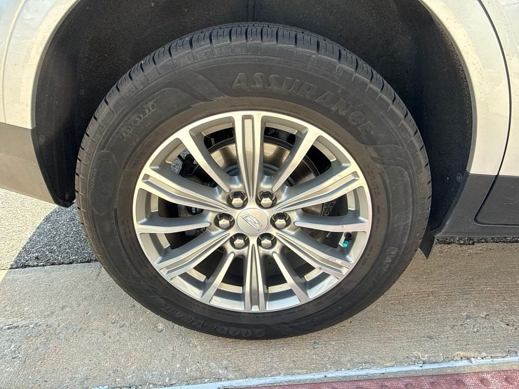 Used 2018 Silver Cadillac Luxury image 7