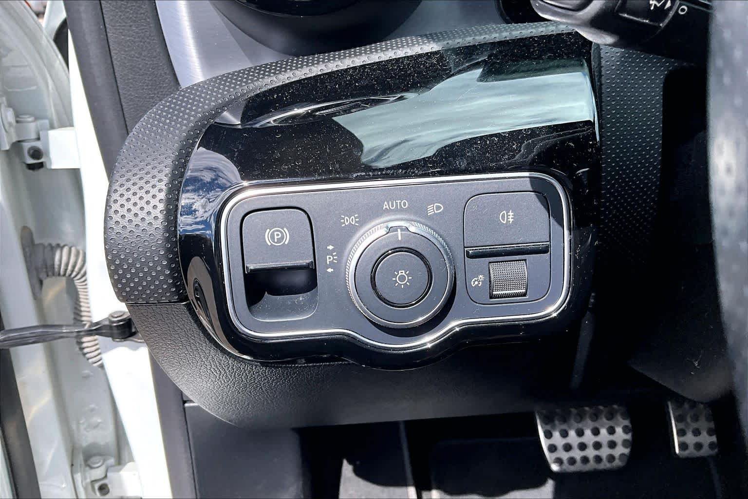 Used 2022 Digital White Metallic Mercedes-Benz CLA 250 image 29