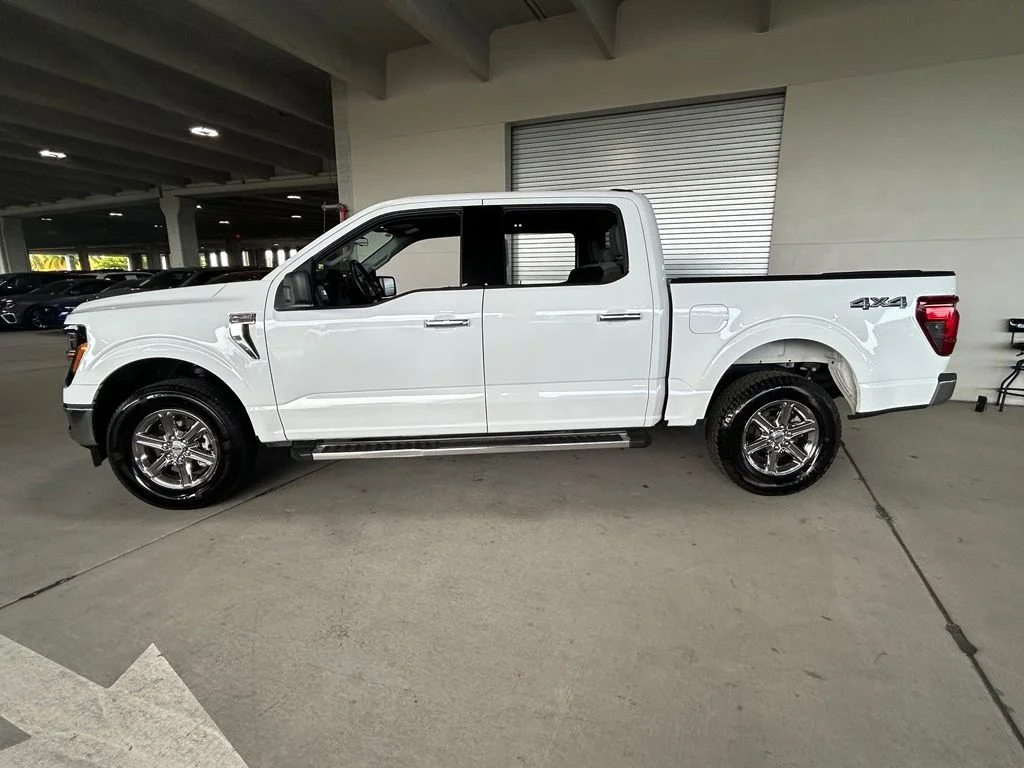 Used 2025 Oxford White Ford XLT image 2