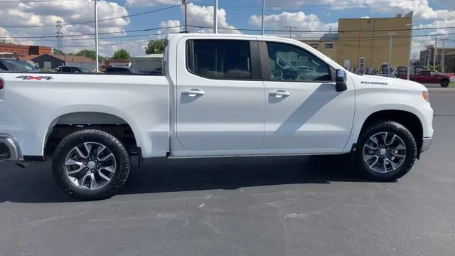 2023 Chevrolet Silverado 1500 LT - Photo 9