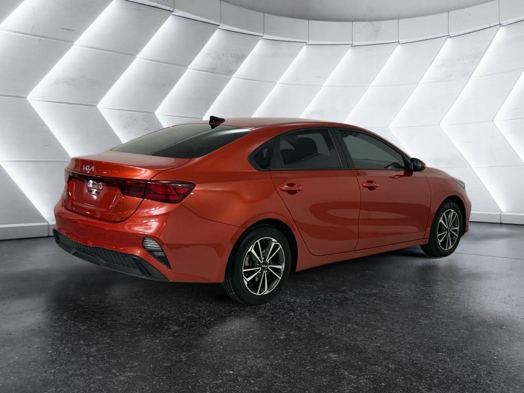 Used 2023 Red Kia LXS image 4