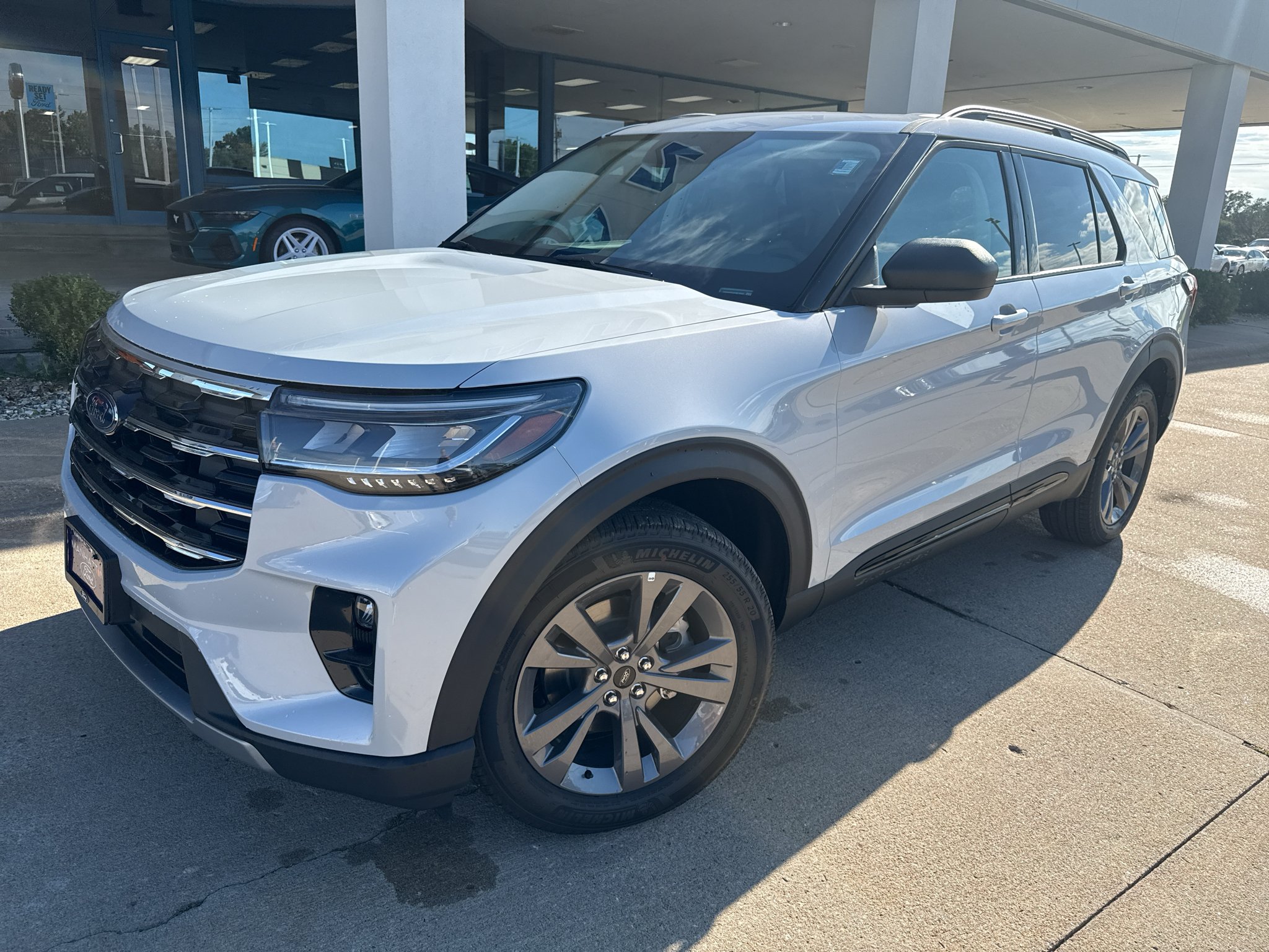 New 2026 Space White Metallic Ford Active image 2
