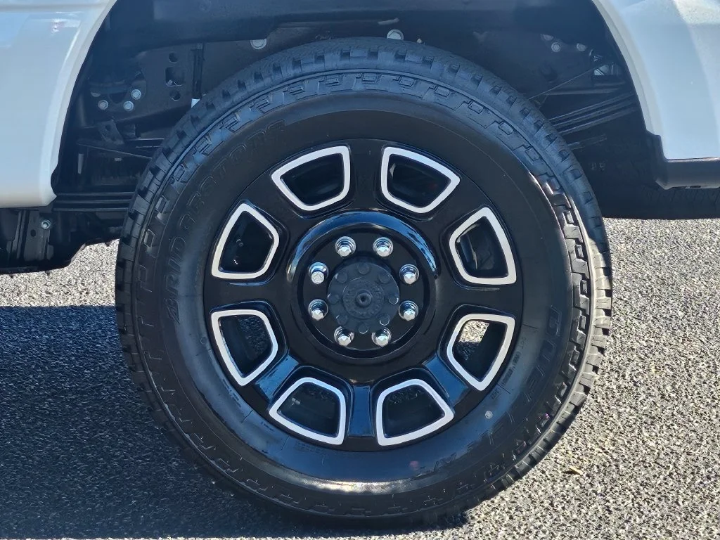New 2027 Star White Metallic Tri-Coat Ford F-350® Platinum® image 17